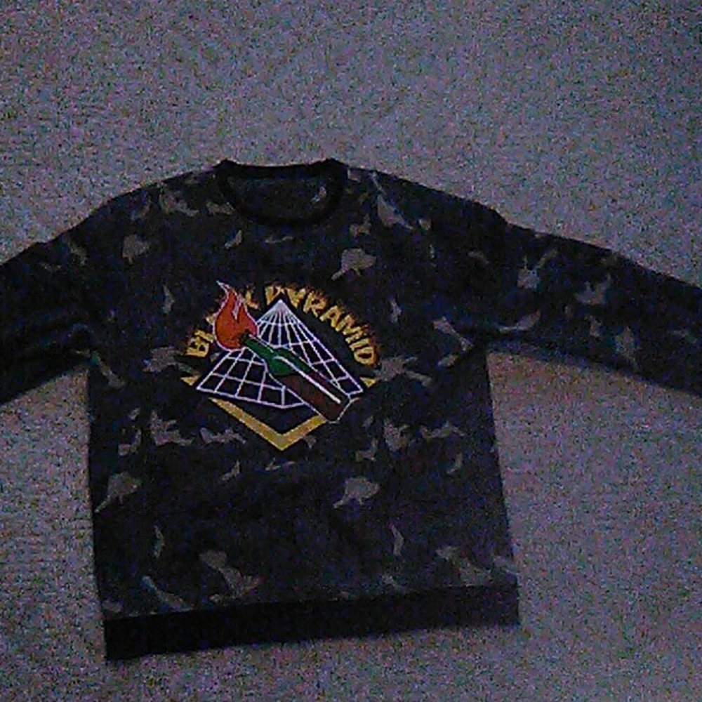 Black pyramid